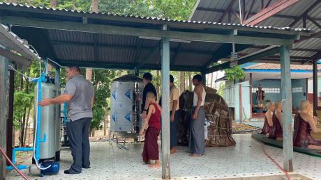 MAF supplying clean water to earthquake-struck community