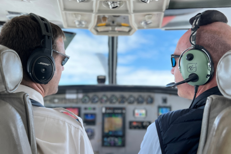 Patrick Keller (left) and Michael Jurgensen (right) during flight