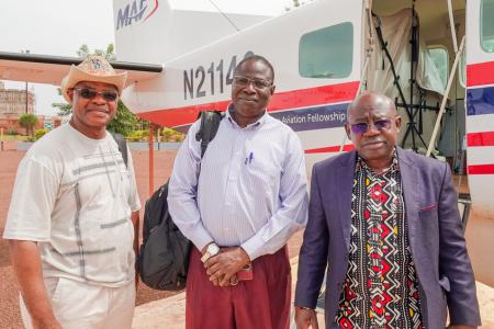 Arrival of the CRS team in Siguiri by flight with MAF