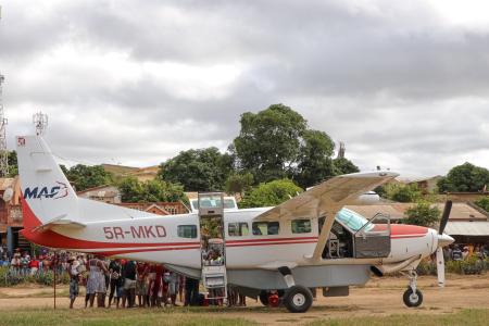 5R-MKD in Mandritsara Airstrip