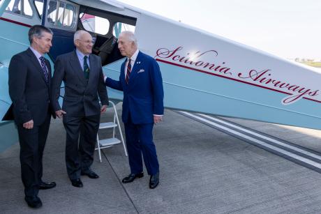 HRH meets de Havilland Dragon Rapide owner, David Findon