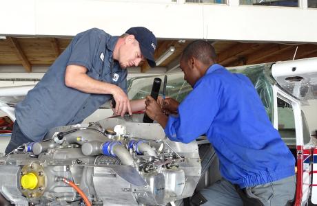 Rob and Fanova rebuild C182