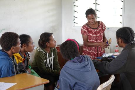 Period workshop Telefomin Highschool with grade 12 girls