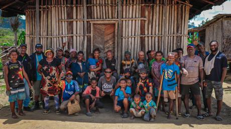 The Misinmin community posing for a photo with the UNOPs and MAF Technologies team.