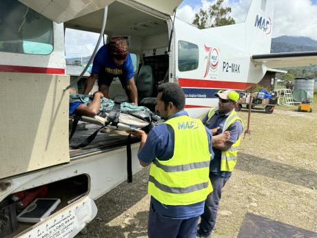 Patients gets taken out the aircraft at Telefomin