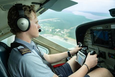 MAF piklot in cockpit