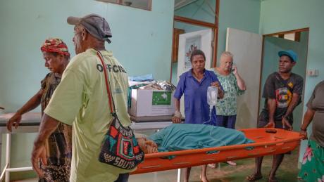 A week’s walk in 25 minutes: Medevac just in time for Phimi