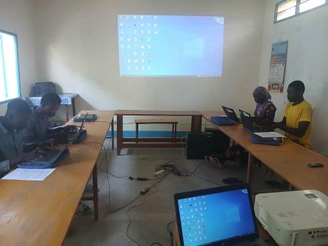 Taking computer classes in Abeche