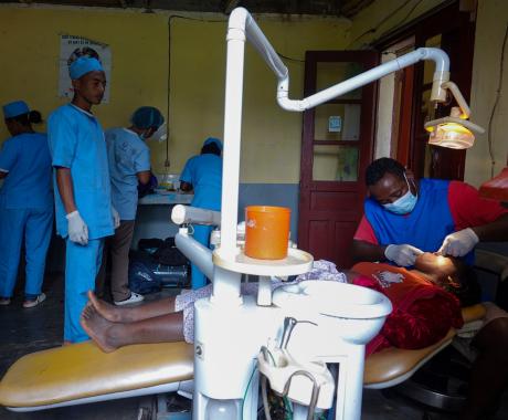 Dentist in Nosy Varika