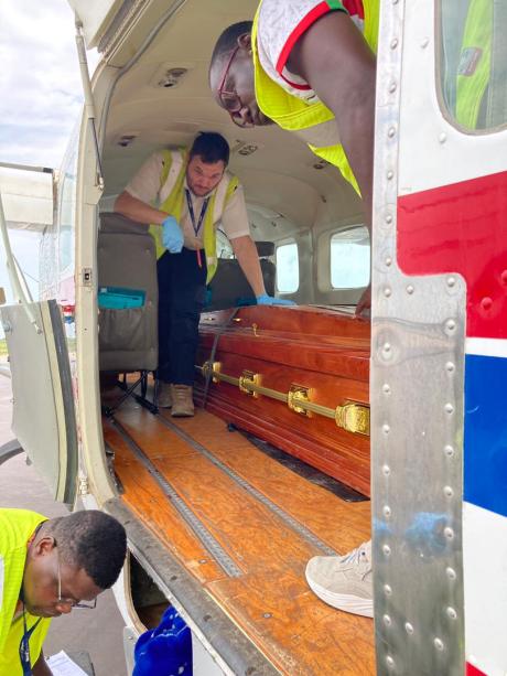 MAF team removing the body after arrival in N'Djamena