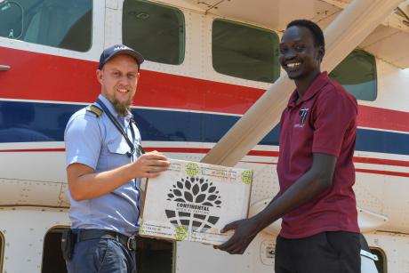 Pilot Matt Marples with IDAT Clinical Officer Joseph Maker 